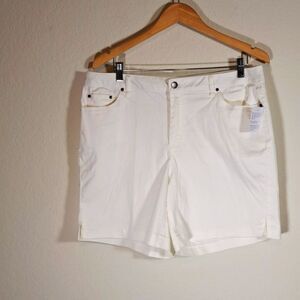 Needle & Cloth NWT Jean Short 7” White 16 Super Soft Stretch Front Zip Pockets